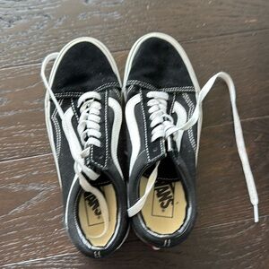 VANS size 8.5 WOMENS black low top